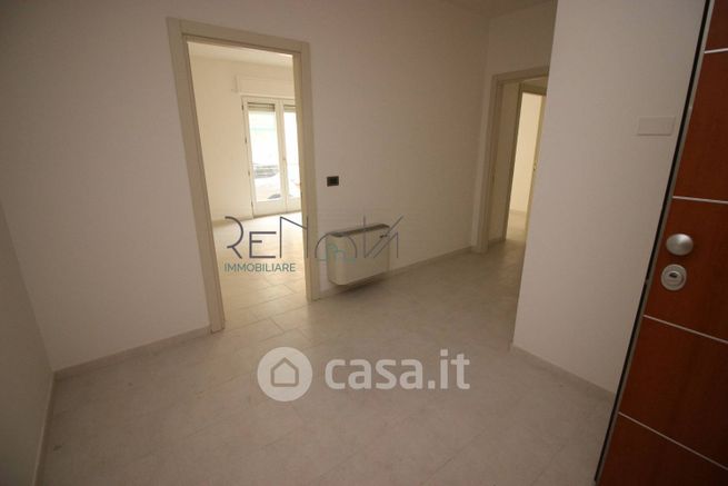 Ufficio in commerciale in Via Porta Carrese 47