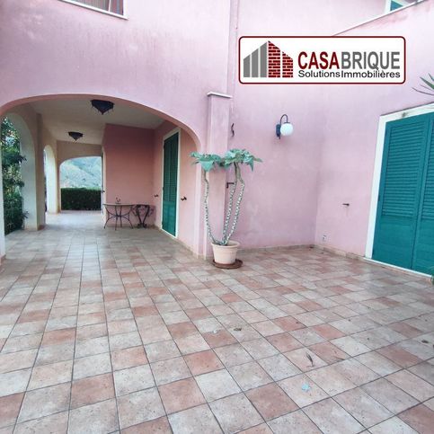 Villa in residenziale in Via Case Nuove 10