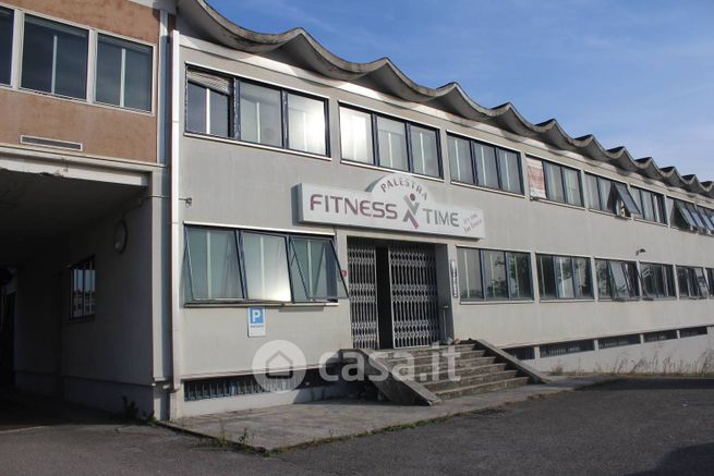 Capannone in commerciale in Viale Cesare Cattaneo 23