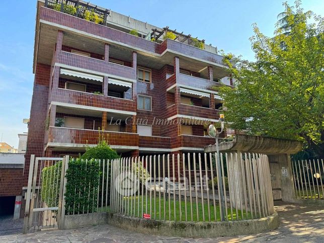 Appartamento in residenziale in Via Stefano Grosso 9