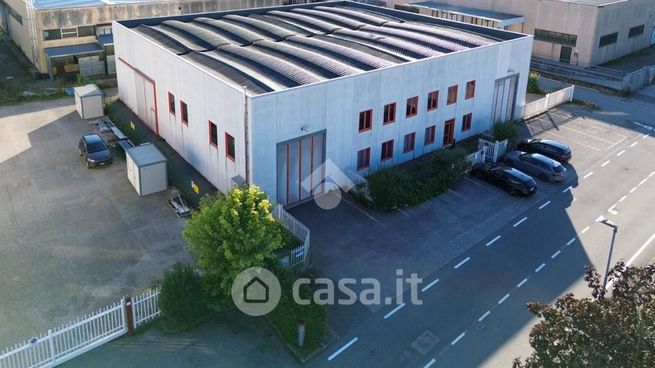 Capannone in commerciale in Via Ticino 5