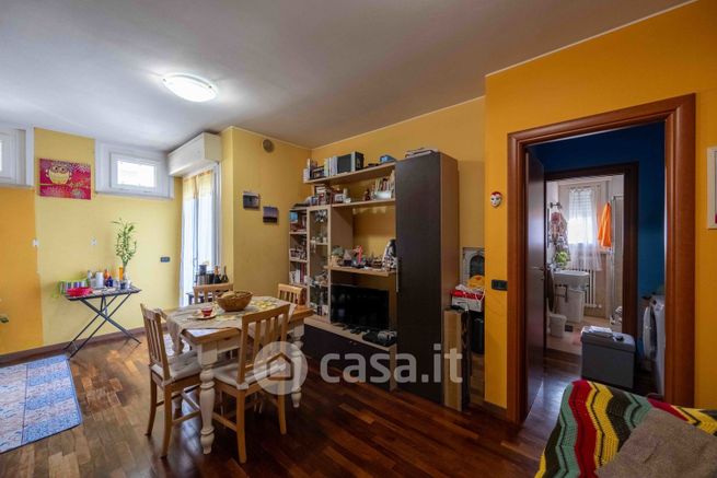 Appartamento in residenziale in Via Santerno 11