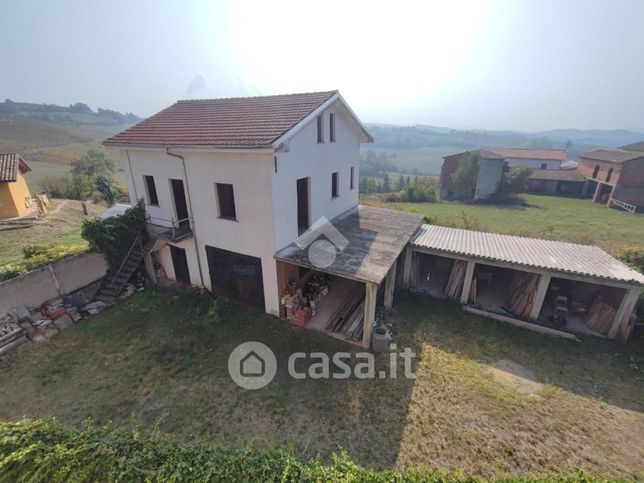 Casa indipendente in residenziale in Via Carezzano 6