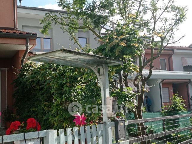 Villetta a schiera in residenziale in Via Benedetto Cairoli 31