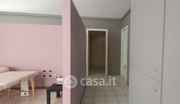 Ufficio in commerciale in Via Cengio 39
