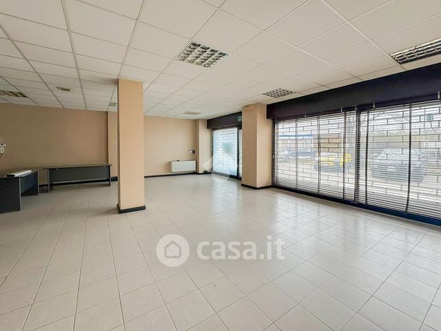 Ufficio in commerciale in Via Enrico Fermi 1