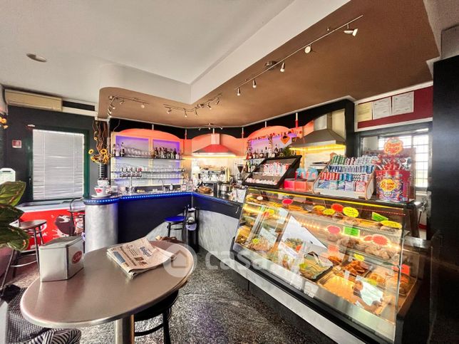 Attività/licenza (con o senza mura) in commerciale in Via San Vitale Ovest 377