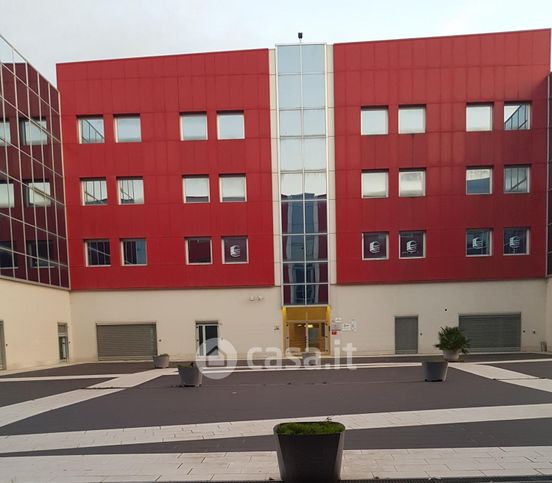 Ufficio in commerciale in Via Armando Vona