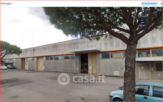 Capannone in commerciale in