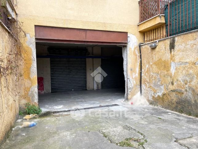 Box/posto auto in residenziale in Via Floridia Pietro 2