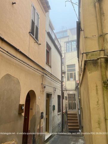 Casa indipendente in residenziale in Via Coppola 9