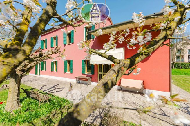 Casa indipendente in residenziale in Via del Pavone 1