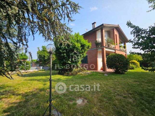 Casa indipendente in residenziale in