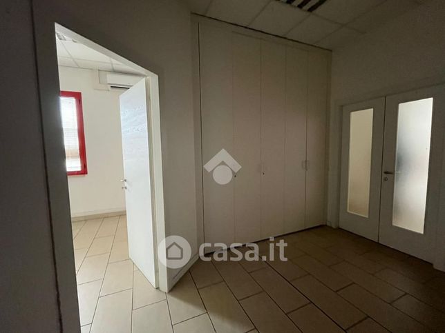 Ufficio in commerciale in Via Parma
