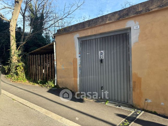 Garage/posto auto in residenziale in Via Claudia