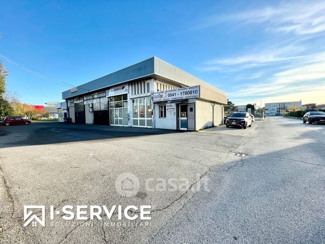 Capannone in commerciale in Circonvallazione Nuova 59