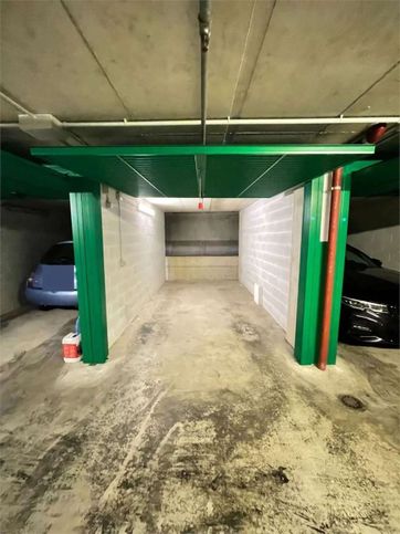 Garage/posto auto in residenziale in Via Luigi Settembrini 19