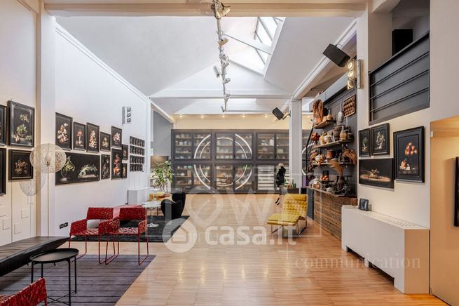 Capannone in commerciale in Via Giacomo Watt 10