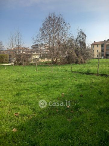 Terreno edificabile in residenziale in Via Giacomo Zanella