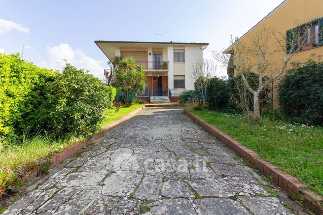 Appartamento in residenziale in Via Livornese 165