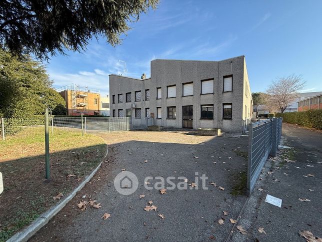 Capannone in commerciale in Via Giacomo Matteotti