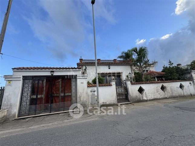 Casa indipendente in residenziale in Via dell'Olmo