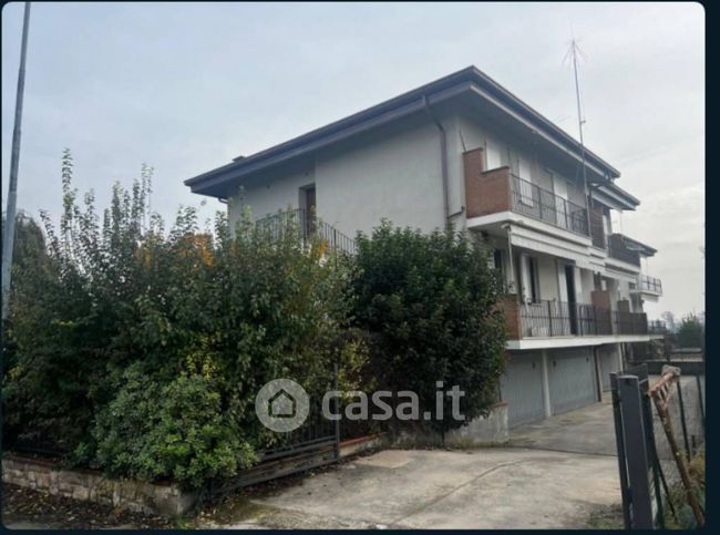 Appartamento in residenziale in Via Dernes 6