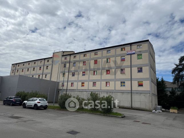 Capannone in commerciale in Via dei Pioppi 22