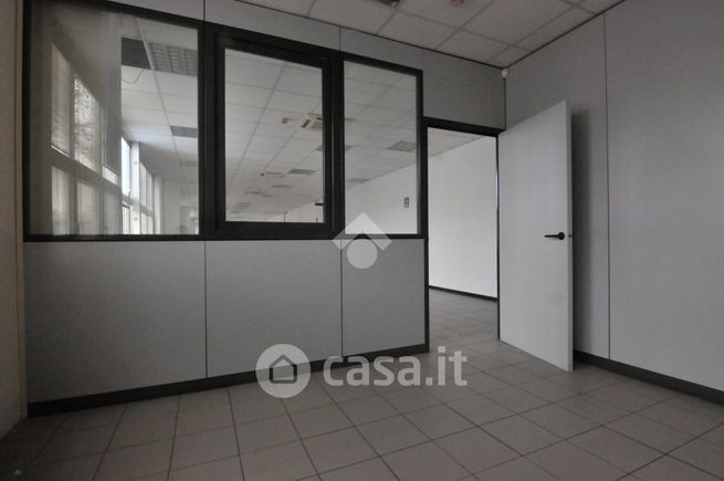 Ufficio in commerciale in Via G. Di Vittorio 21