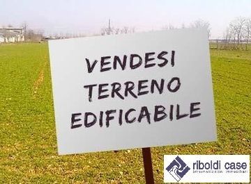 Terreno edificabile in residenziale in Via Luciano Manara