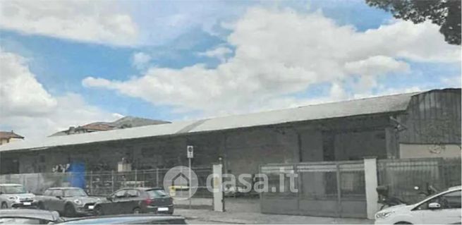 Capannone in commerciale in Via Montalese