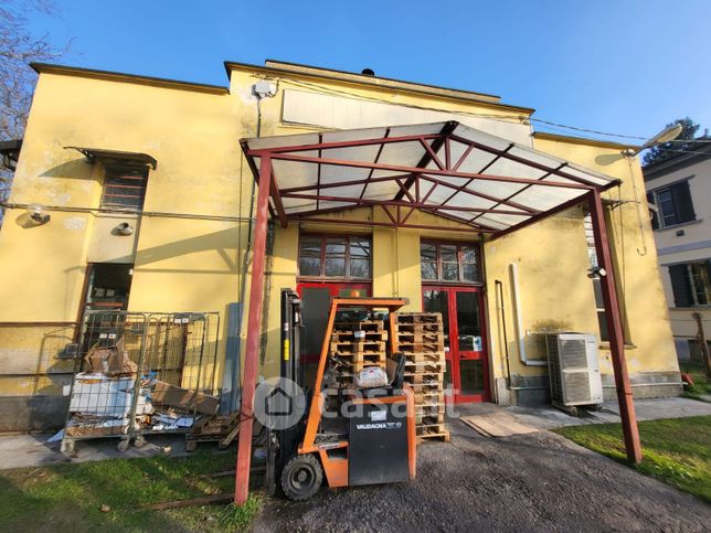 Capannone in commerciale in stazione