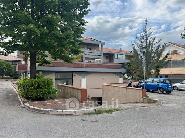 Box/posto auto in residenziale in Via Adriatica Nord 58
