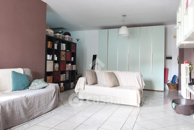 Appartamento in residenziale in Via Lombardia 5