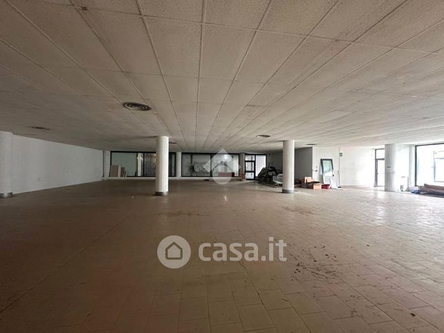 Capannone in commerciale in Via Antoniana 218