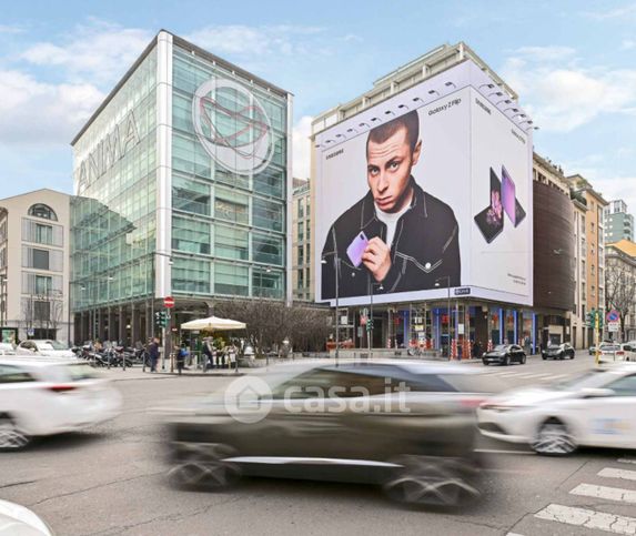 Attivitã /licenza (con o senza mura) in commerciale in Largo la Foppa