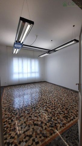 Ufficio in commerciale in 