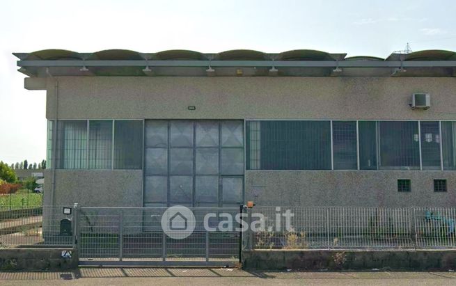 Capannone in commerciale in Via San Piero 94 c