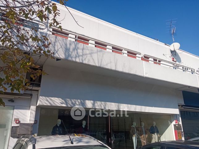 Capannone in commerciale in Centergross
