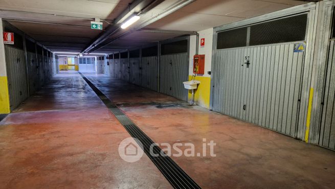 Garage/posto auto in residenziale in Corso Genova