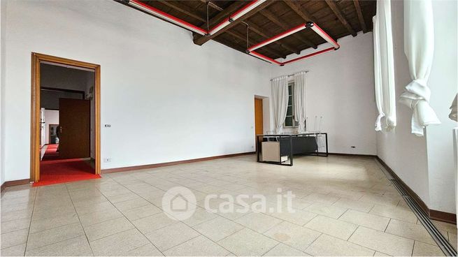 Ufficio in commerciale in 