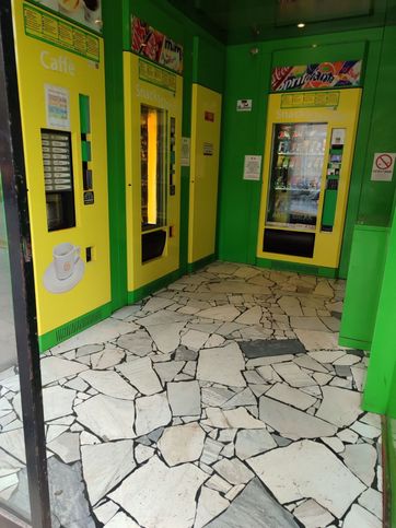 Attività/licenza (con o senza mura) in commerciale in Corso Giuseppe Garibaldi 52