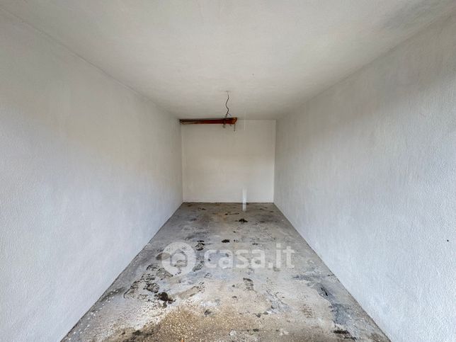 Box/posto auto in residenziale in Via Socrate 29