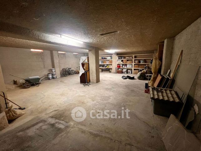 Capannone in commerciale in Via Etnea