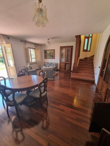 Villa in residenziale in Via Fabio Filzi