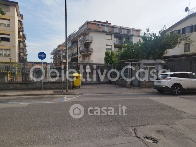 Box/posto auto in residenziale in Viale Abramo Lincoln 172