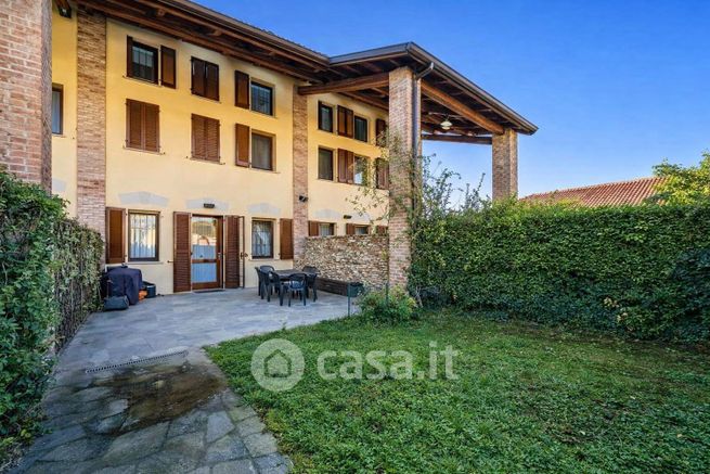 Appartamento in residenziale in Via Rugacesio 3