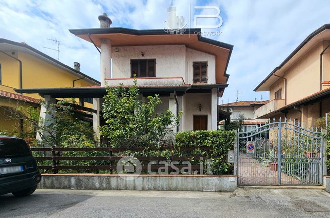 Casa indipendente in residenziale in Via Giovanni Pascoli