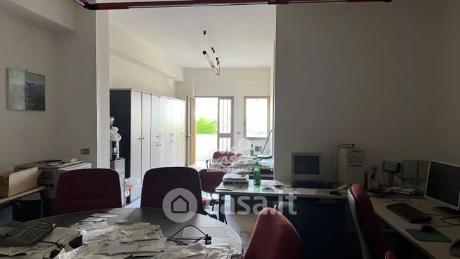Ufficio in commerciale in 