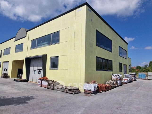 Capannone in commerciale in Strada Regionale 298 Eugubina